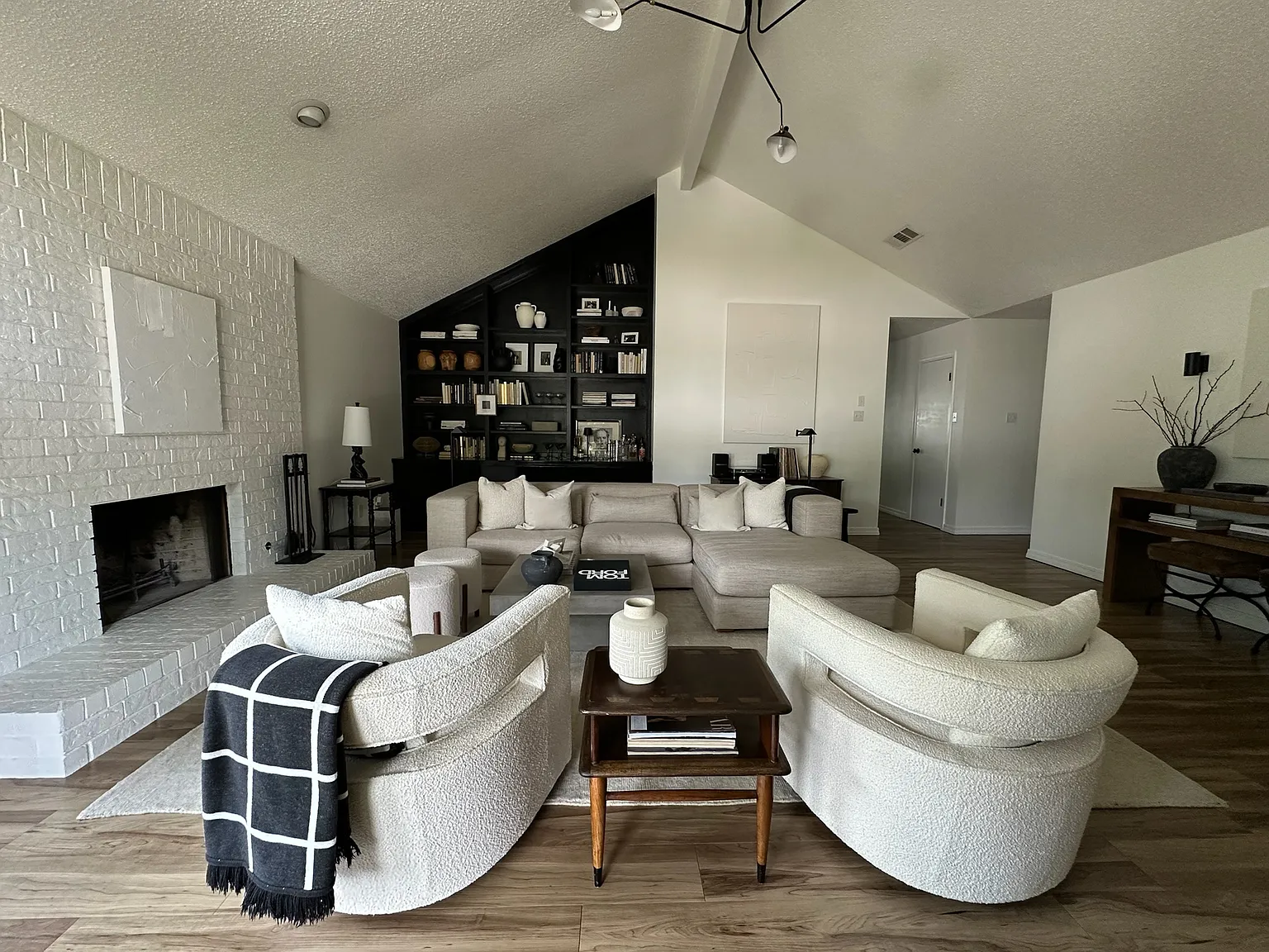 3 bed, 1728 sqft, $2,100 — Photo 3