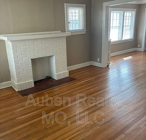 5446 Harrison St #2F — Photo 2