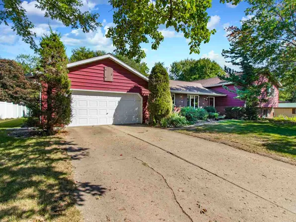 404 S French Dr, Dunlap, IL 61525