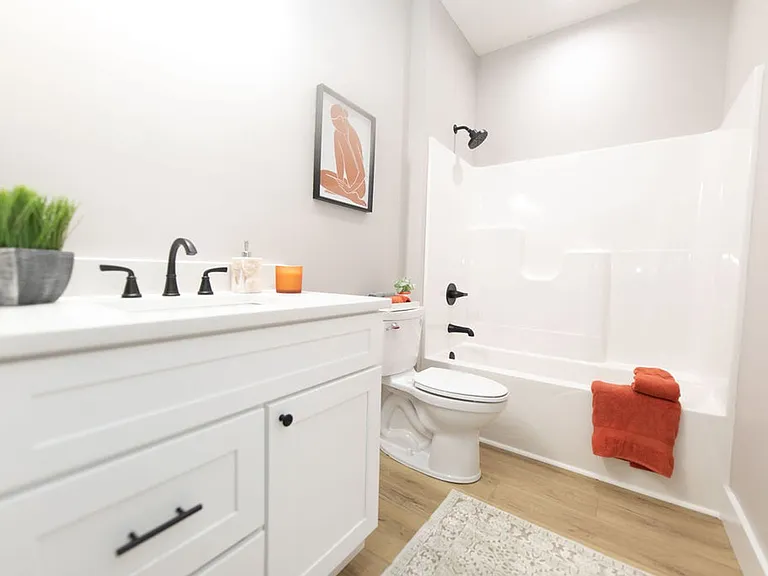 317 E 10th St #1 — Photo 30