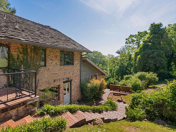 53rd image of 2910 Crest Terrace Dr
