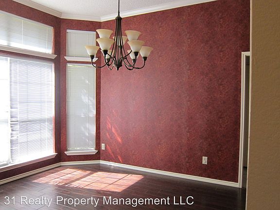 3rd image of 1425 Burlington Dr