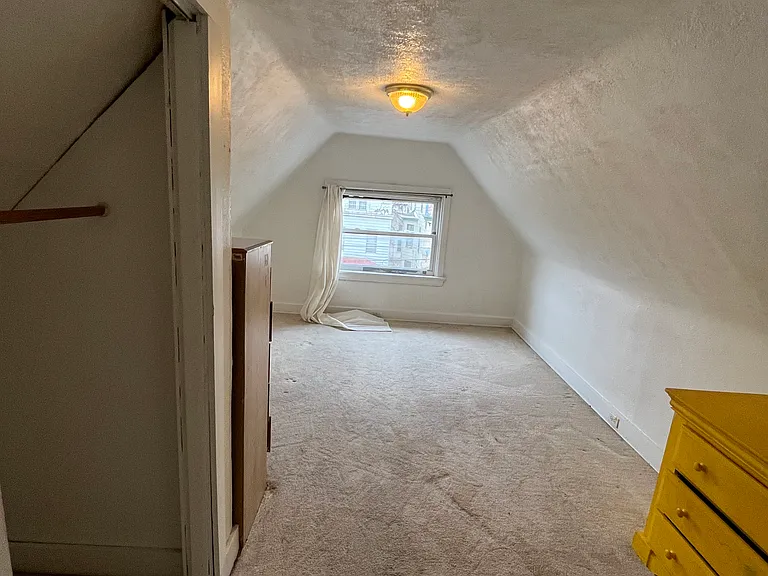 313 E University Ave — Photo 19