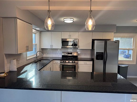 2nd image of 2521 Bellevue Ave