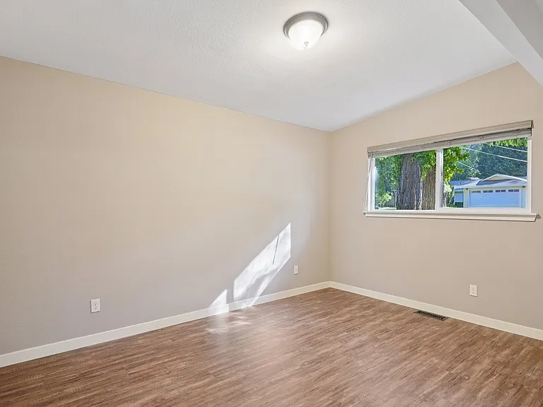 9015 171st Ave NE — Photo 18