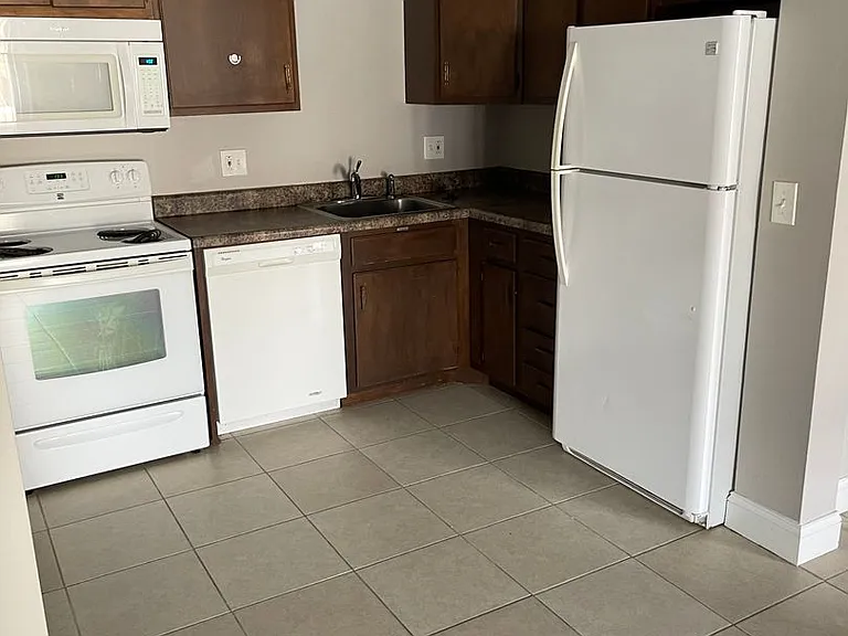 Parkview Apartments — Photo 4
