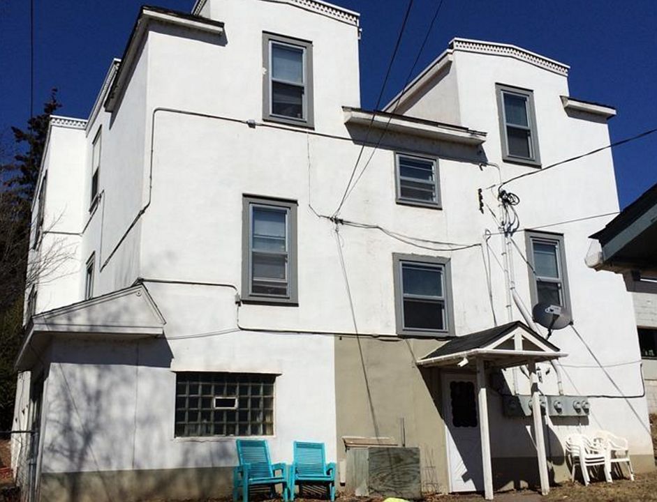 2nd image of 1424 E 2nd St APT 5