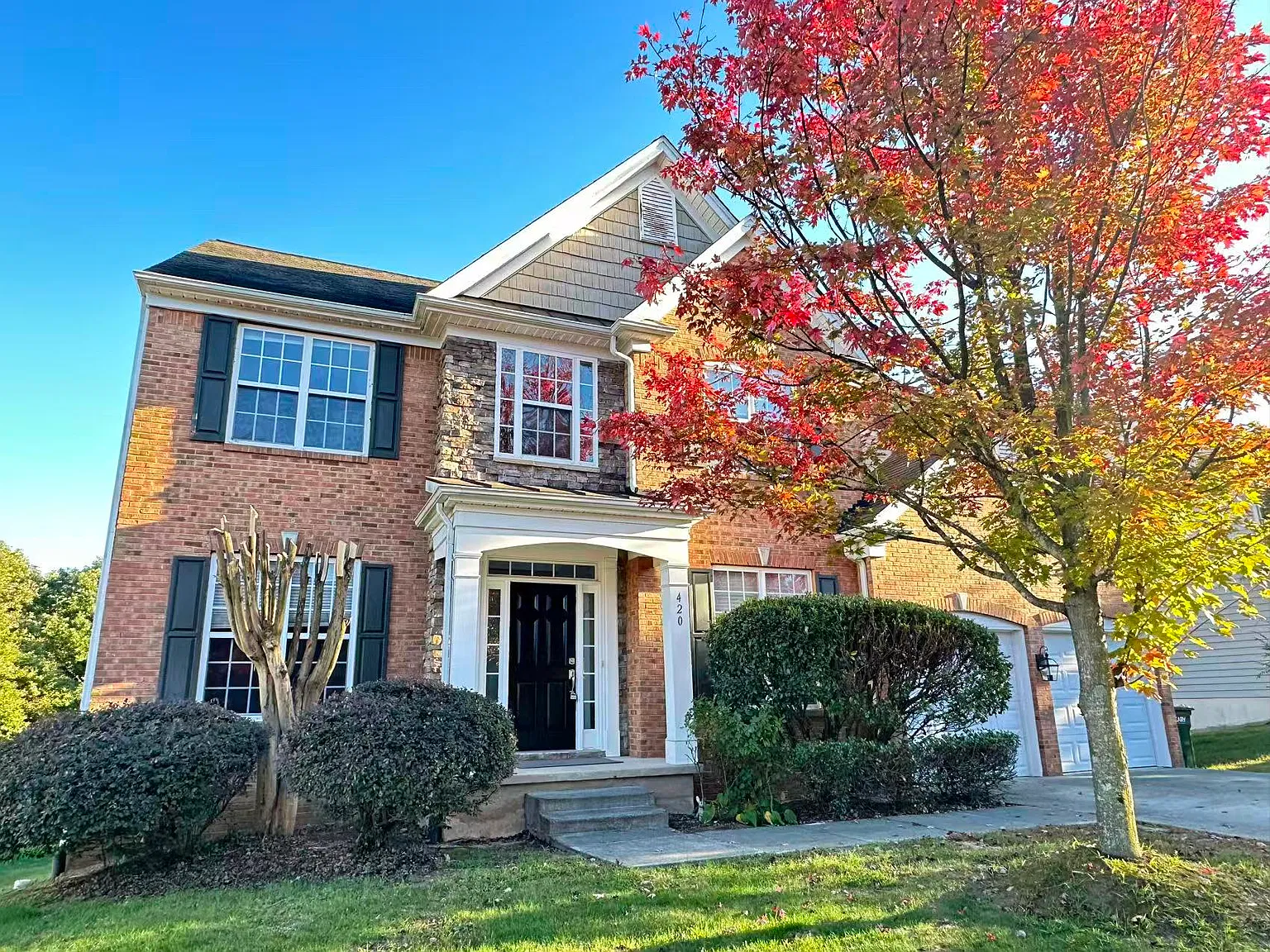 6 bed, 3.5 bath, 3565 sqft, $3,900 — Photo 2