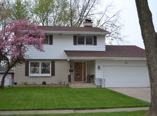 217 Lawndale Dr, Munster, IN 46321