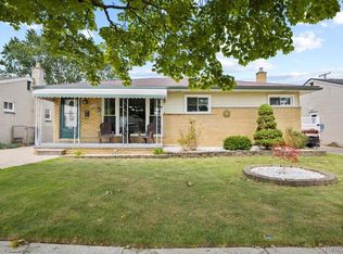 31502 Conway Dr, Westland, MI 48185