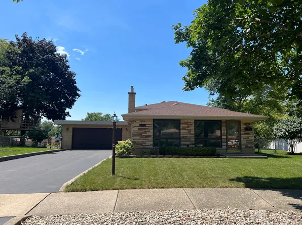 8707 Oakhill Ct, Hickory Hills, IL 60457