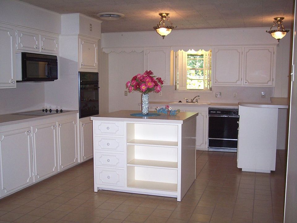 1st image of 816 Pine Ave