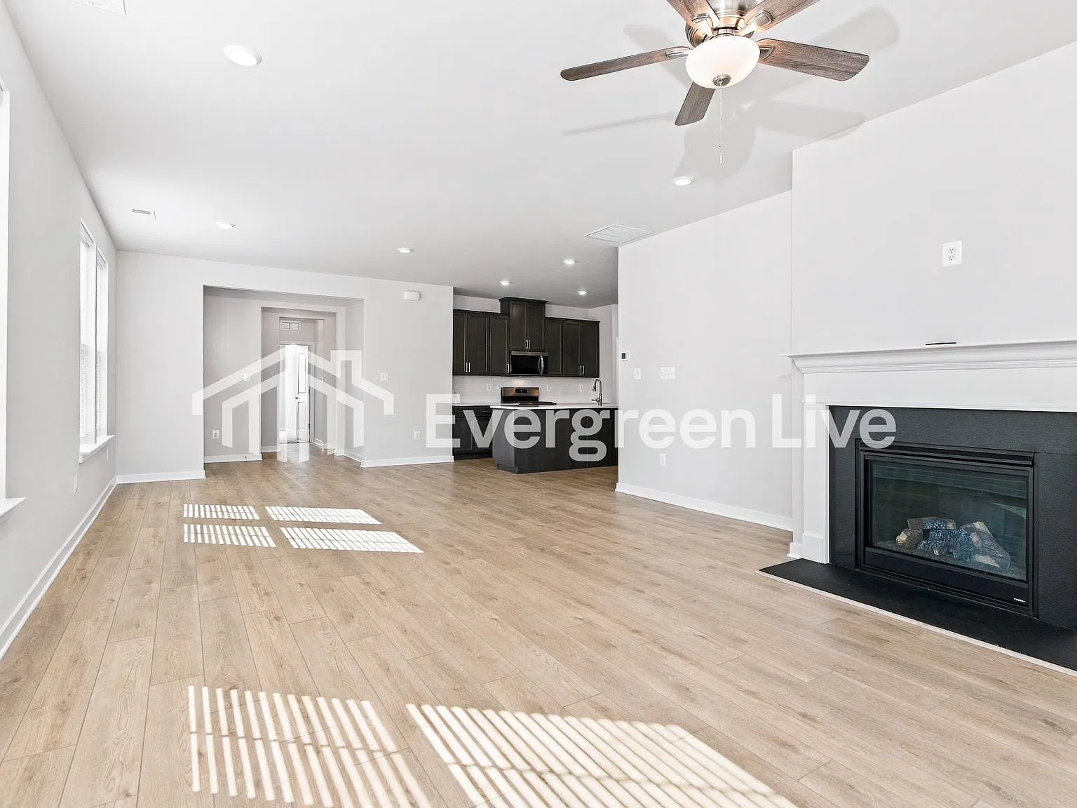 2 bed, 2.0 bath, 1518 sqft, $2,090 — Photo 2