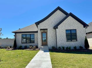 124 Fletcher Ridge Dr, Little Rock, AR 72223