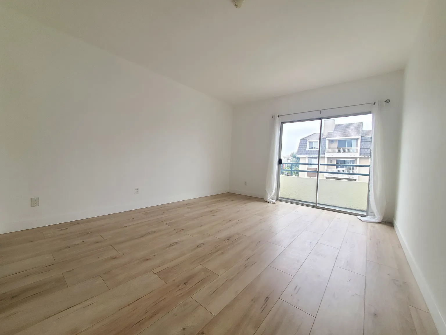 2 bed, 1400 sqft, $3,650 — Photo 3