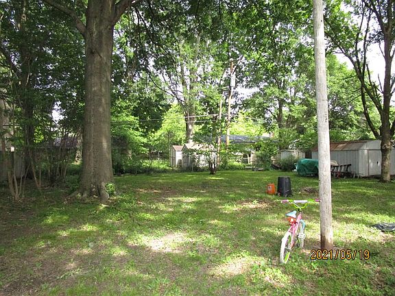 5th image of 438 N Roselawn Dr