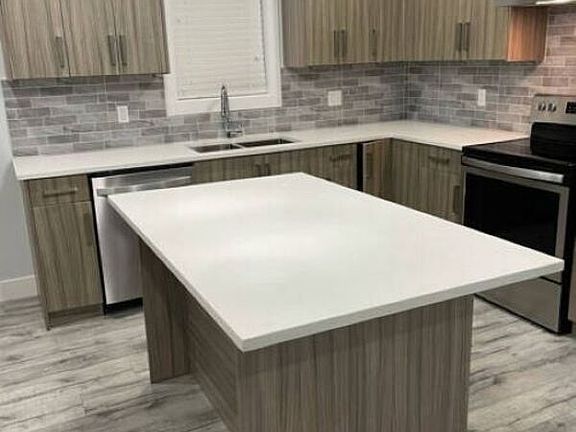 3rd image of 834 Cadder Ave #3