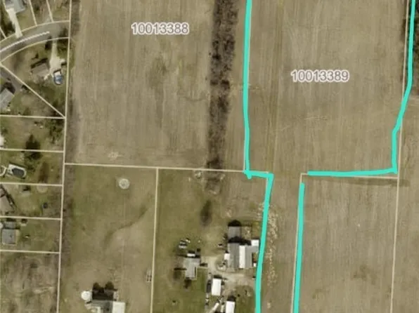 Edison St NE, Hartville, OH 44632
