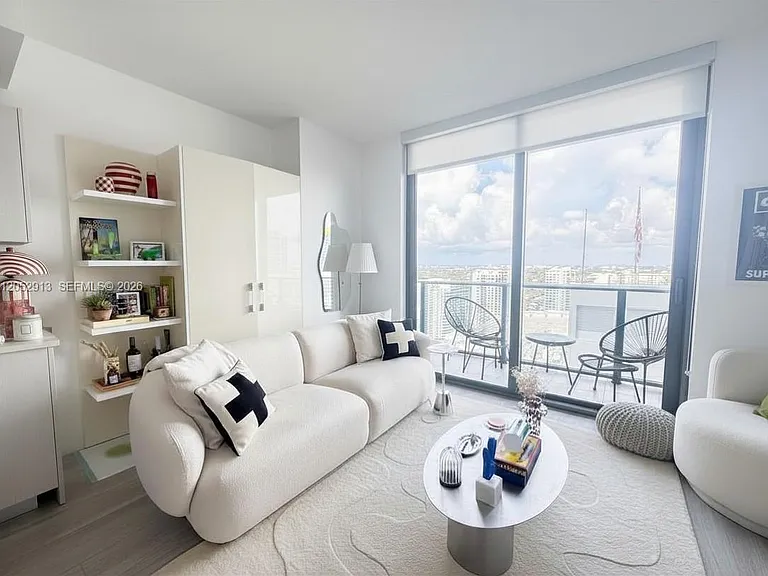 55 SW 9th St #3207 — Photo 7