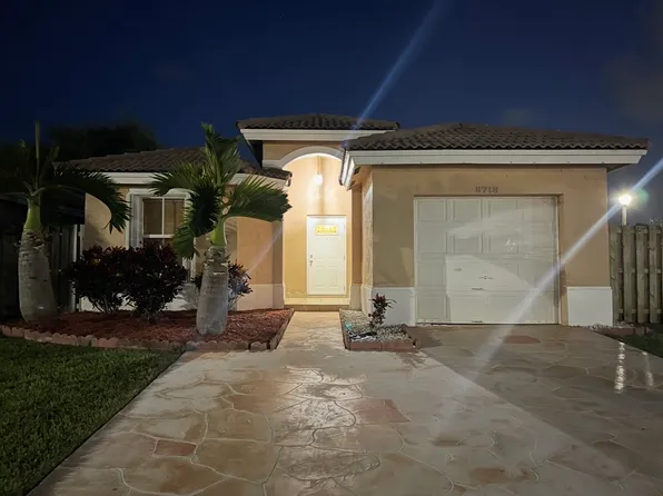8718 SW 214th St, Cutler Bay, FL 33189