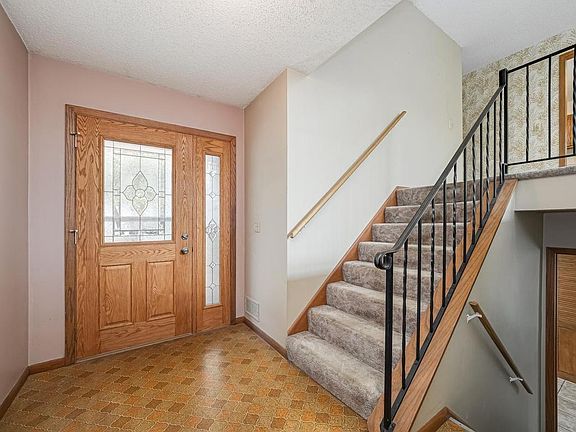 4th image of 820 203rd Ln NE