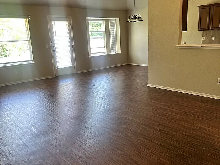 9312 Peachtree Ln — Photo 3