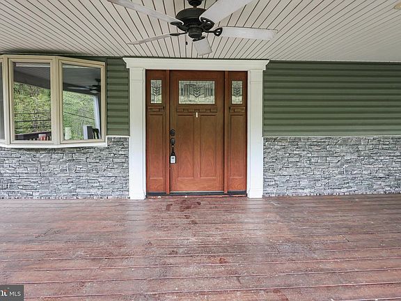 5th image of 989 Blackhawk Rd