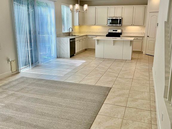 5th image of 954 Yosemite Dr