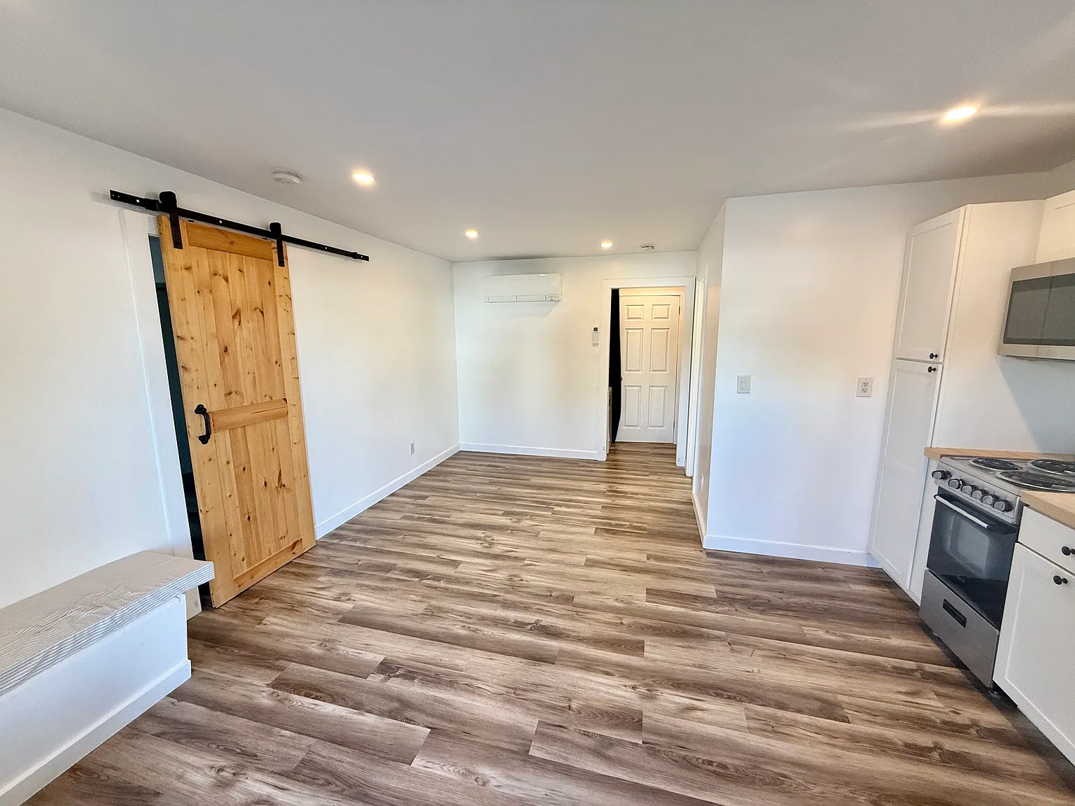 2 bed, 450 sqft, $1,395 — Photo 2