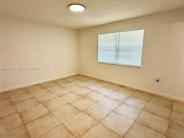 4073 SW 52nd St #1-2 — Photo 5