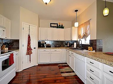 5th image of 623 Scotch Pine Dr