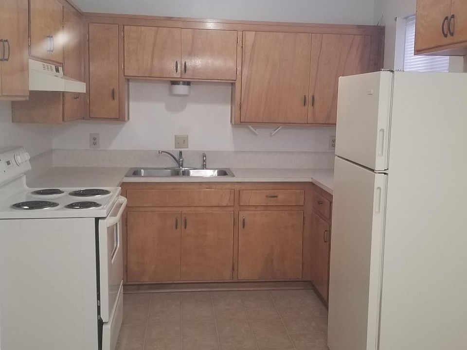 2nd image of 215 Juniper St N