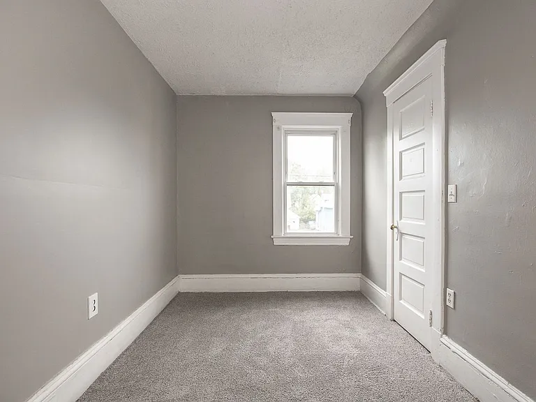 7411 Brinsmade Ave — Photo 14