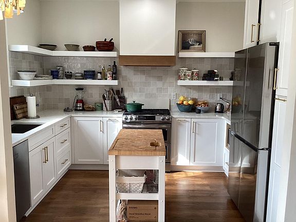 Gourmet kitchen, gas stove