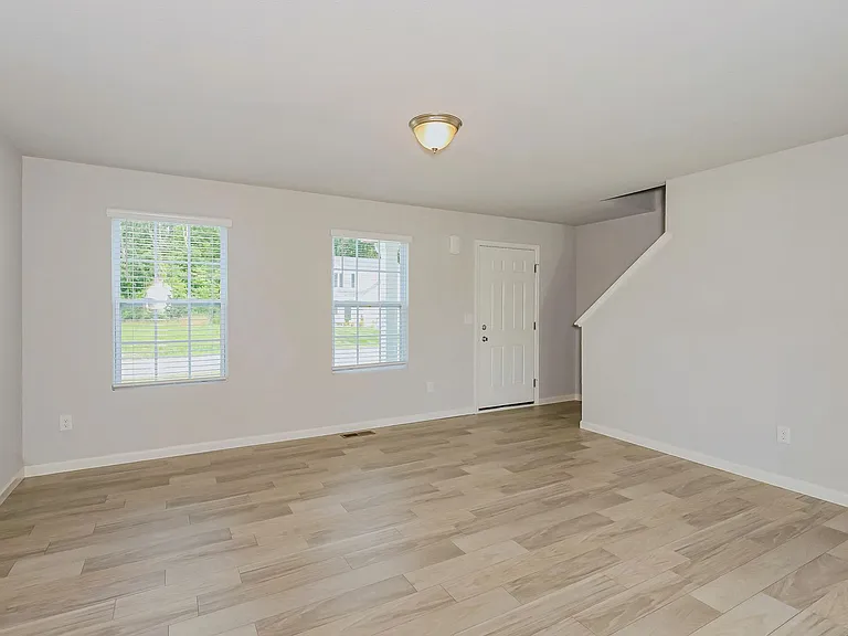 613 Courtyard Pl — Photo 15