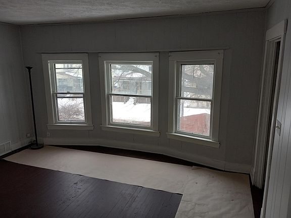 3rd image of 3587 E 108th St
