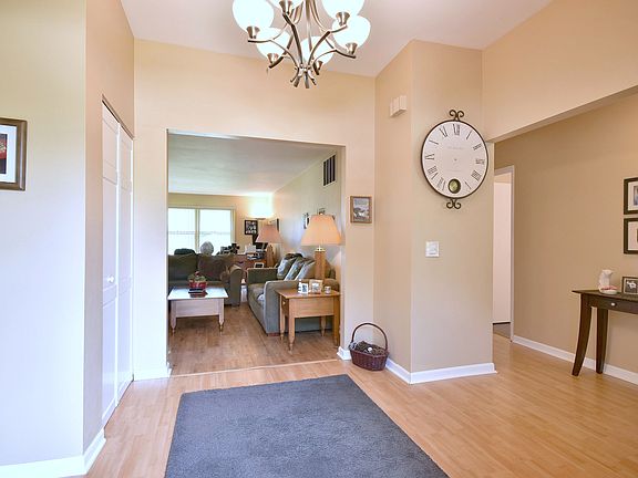 4th image of 6 Wolfe Ct