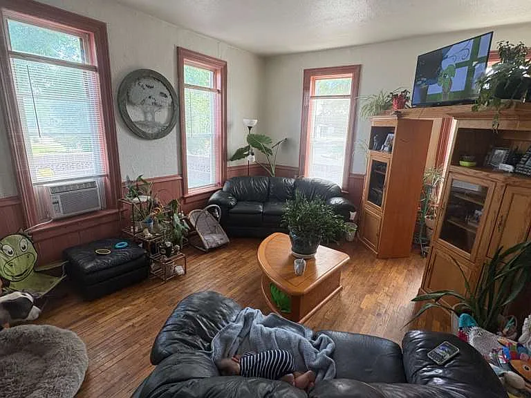727 E 5th St #1 — Photo 2