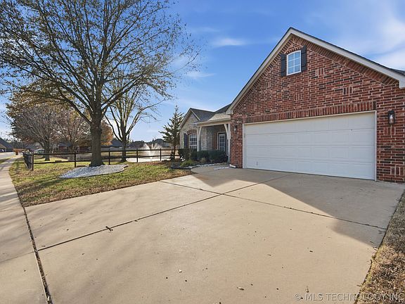 4th image of 11112 S 3rd St