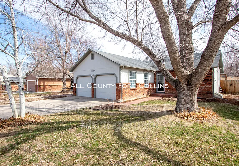 2730 Hanover Dr — Photo 2