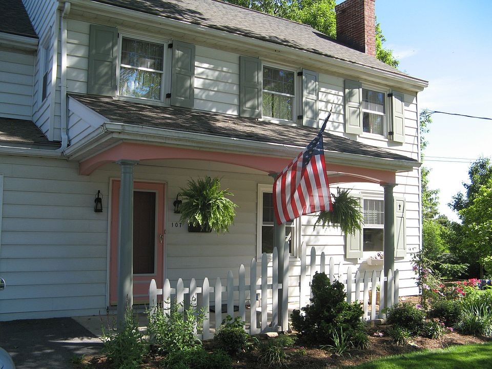1st image of 107 W Conestoga St