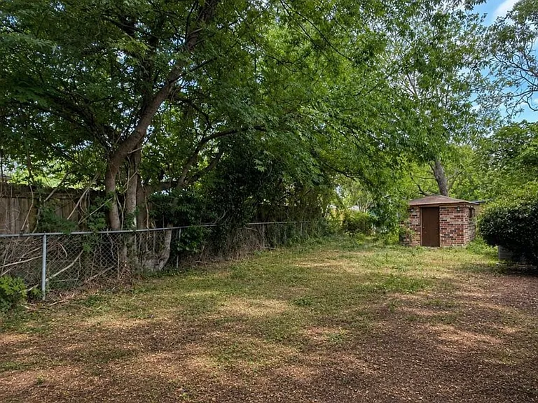 1921 Dianne Dr — Photo 10