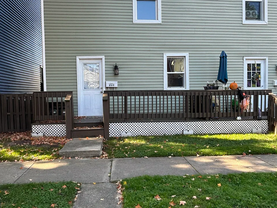211 Franklin Ave #1