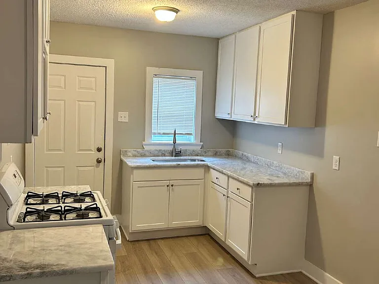 2406 Forest Ave #2406 — Photo 4