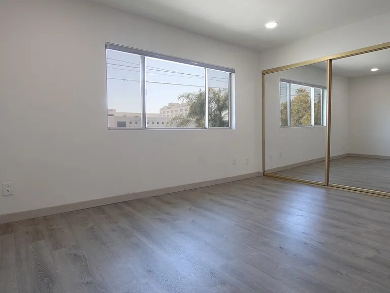 115 W Cypress St — Photo 15