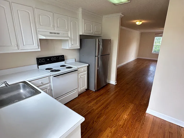 112 Innis Brook Dr — Photo 3