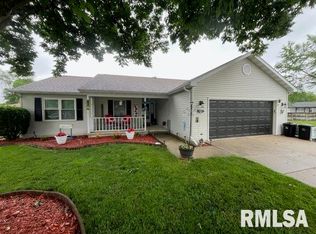 2405 Glencoe St, Springfield, IL 62704