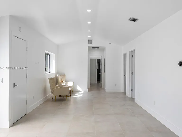 1141 Hollywood Blvd — Photo 21