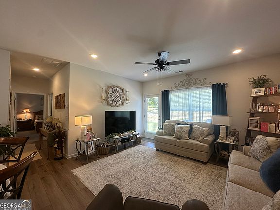 3rd image of 53 Bennett Way