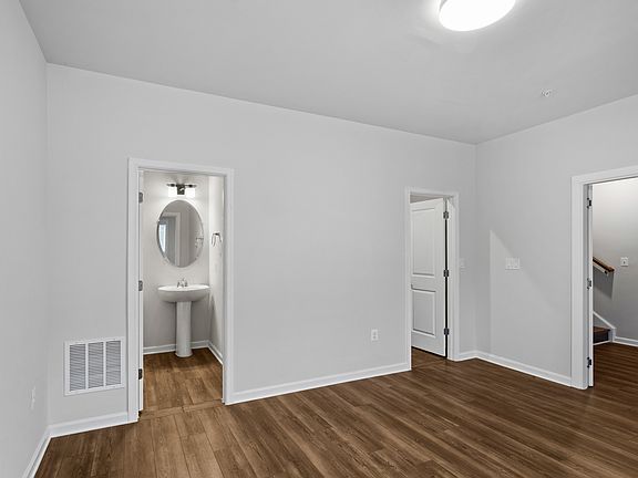 5th image of 305 Backwater Way